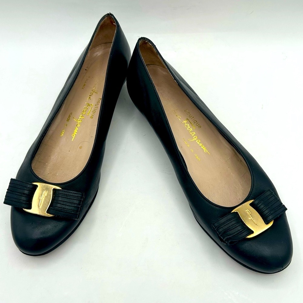 Salvatore Ferragamo Vara Gold Bow Logo Black Leather Ballerina flat Shoe  Size 7 - Picture 3 of 16